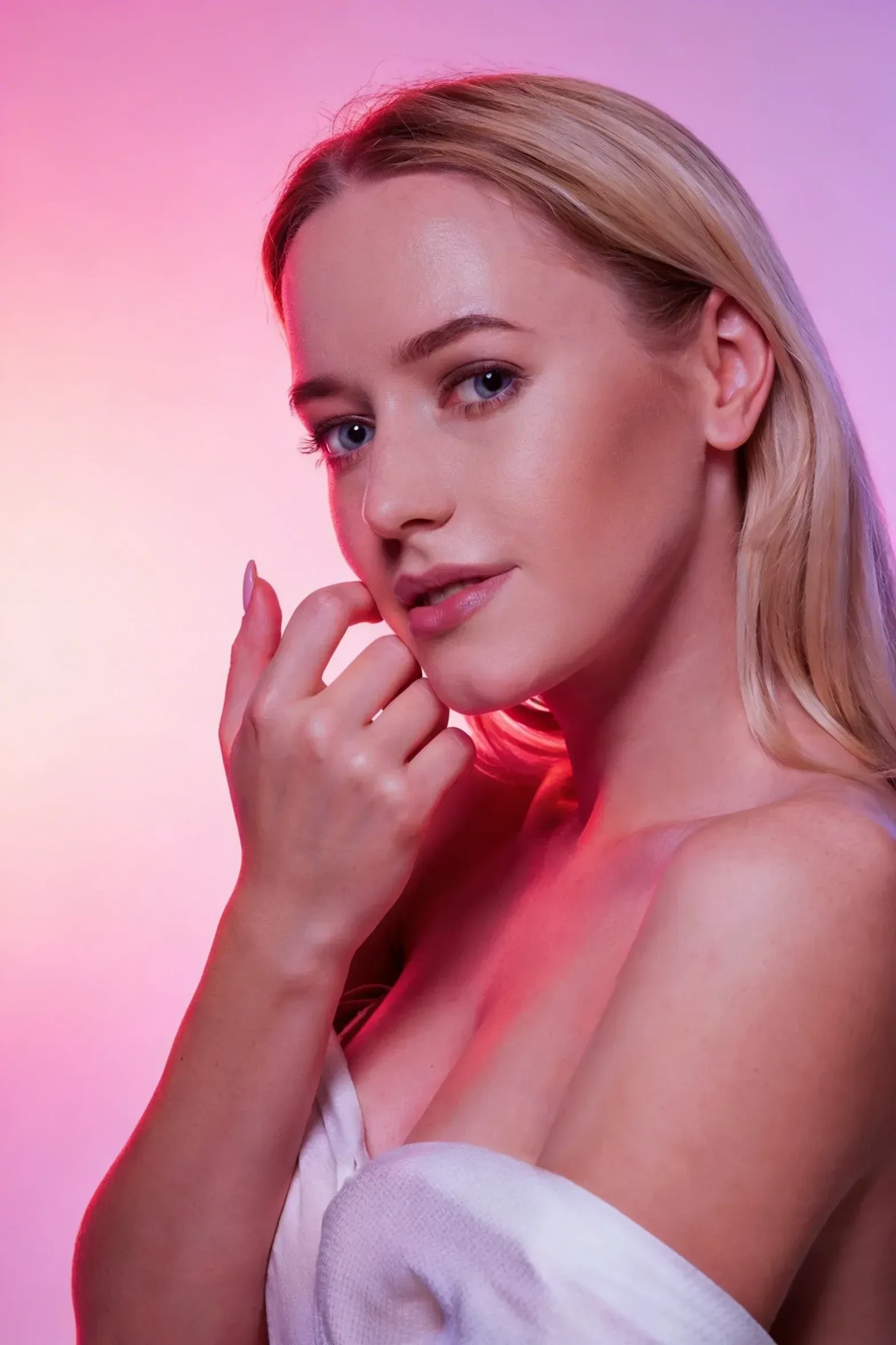 Soft magenta and plum gradient background representing firmer, better hydrated skin at Applegate MedSpa